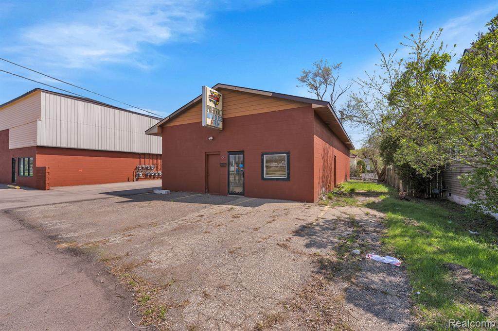 531 Woodlawn Avenue - Photo 1