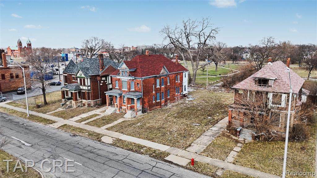 1104 Grand - Photo 1