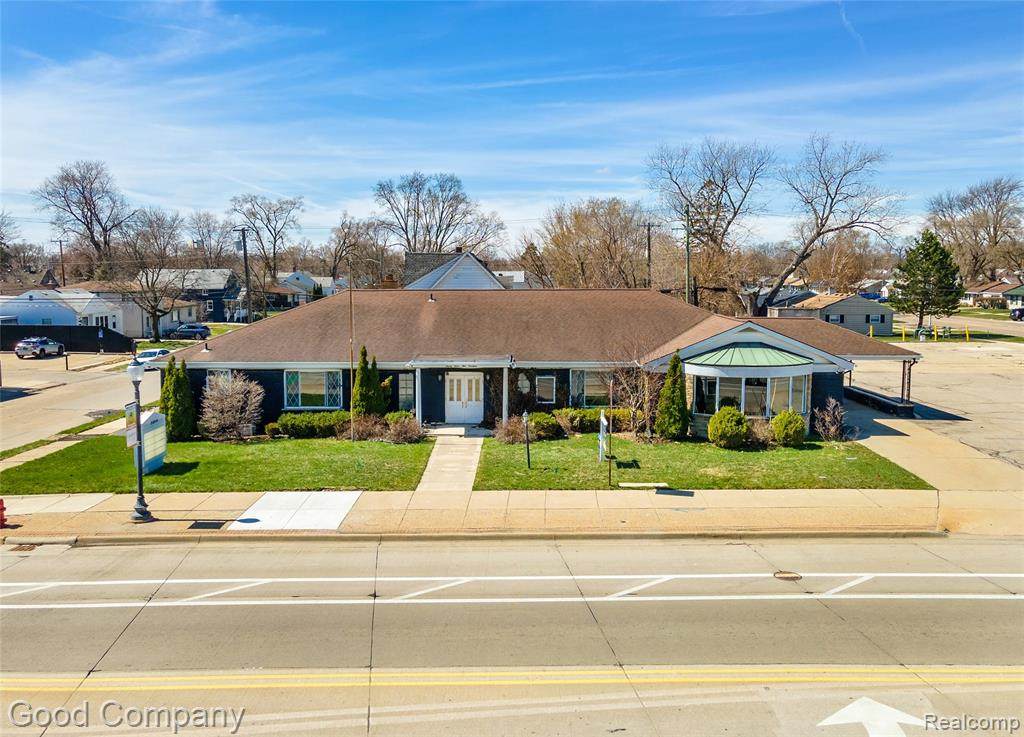23919 John R - Photo 1