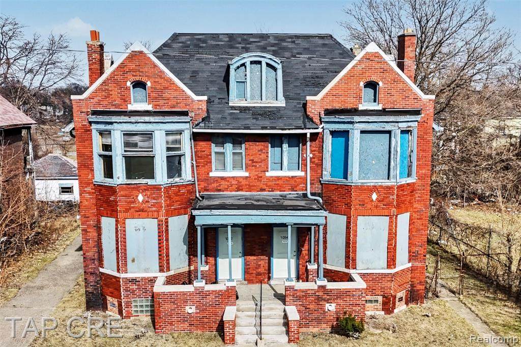1092 Grand - Photo 1