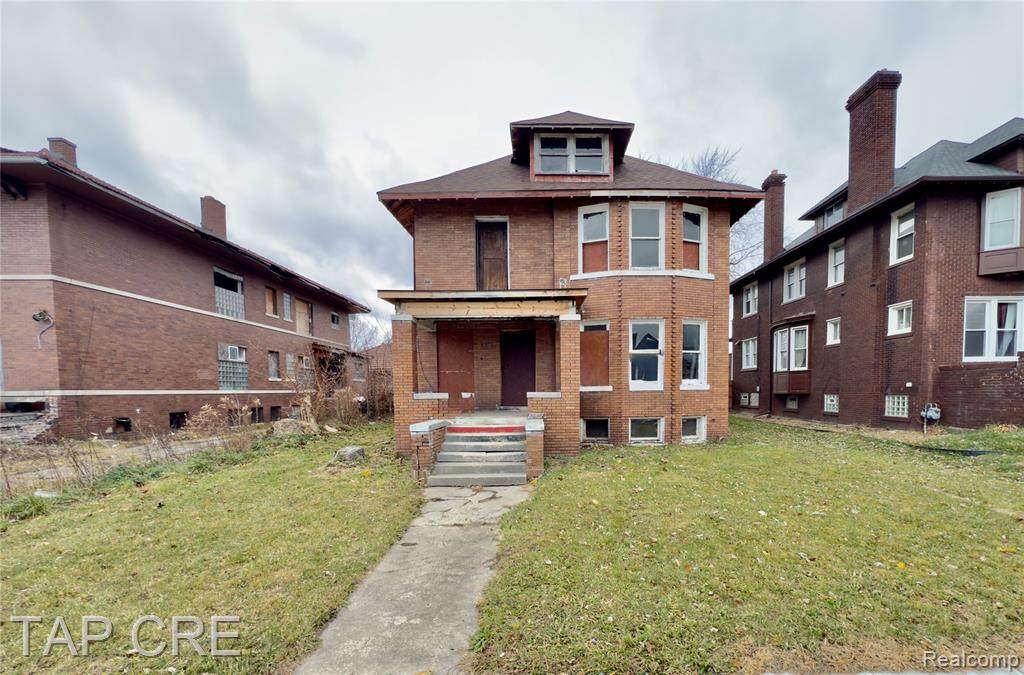 1017 Grand - Photo 1