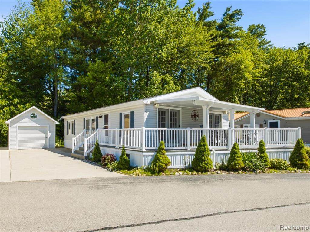 2545 Lakeshore - Photo 1