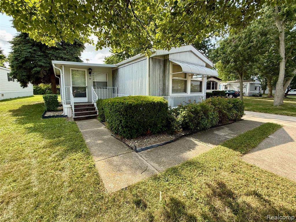 39 Oakridge - Photo 1