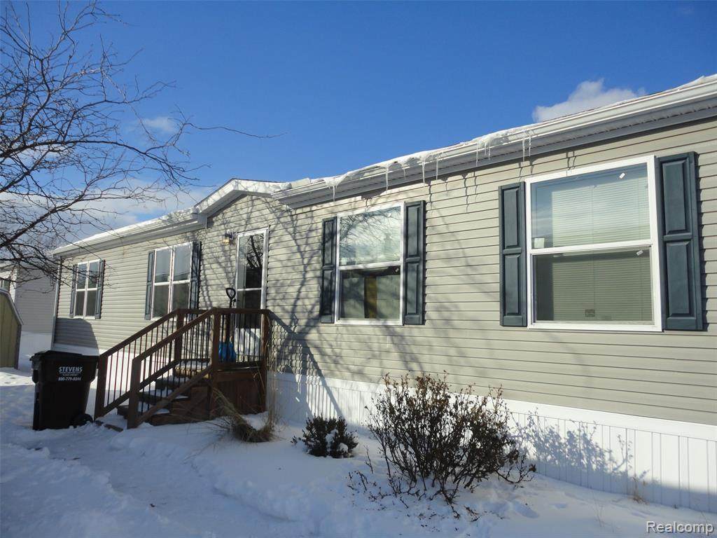 170 Newbury - Photo 1
