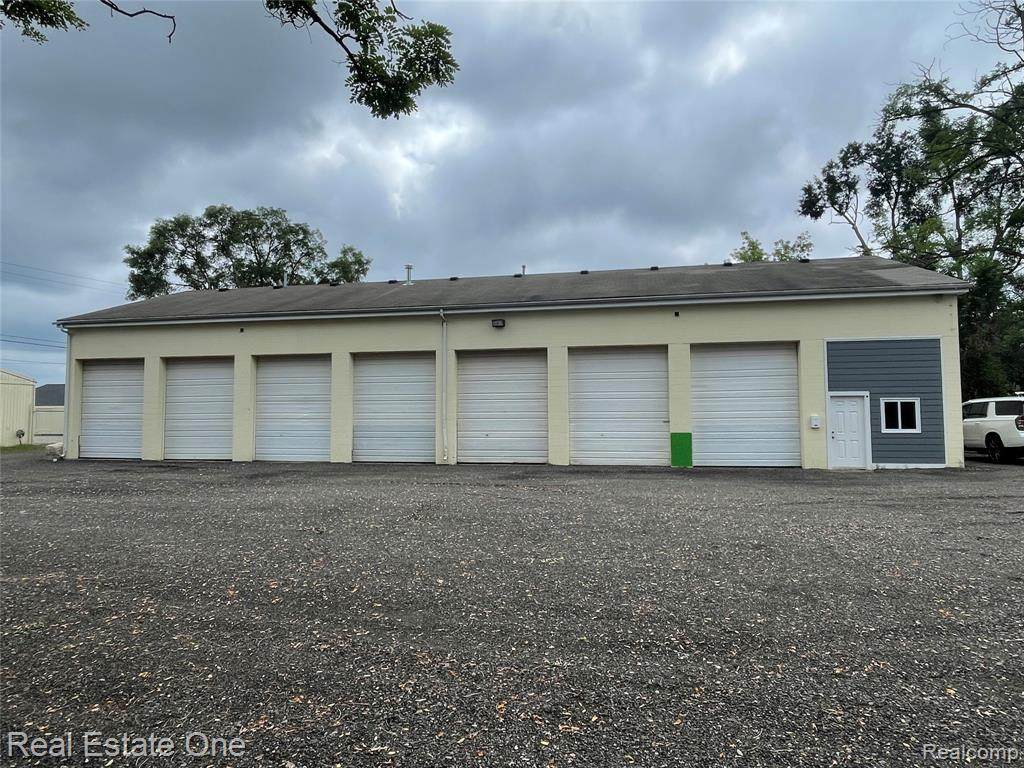 5433 Dixie - Photo 1