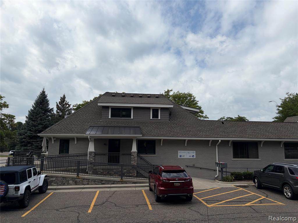 401 Grand River - Photo 1