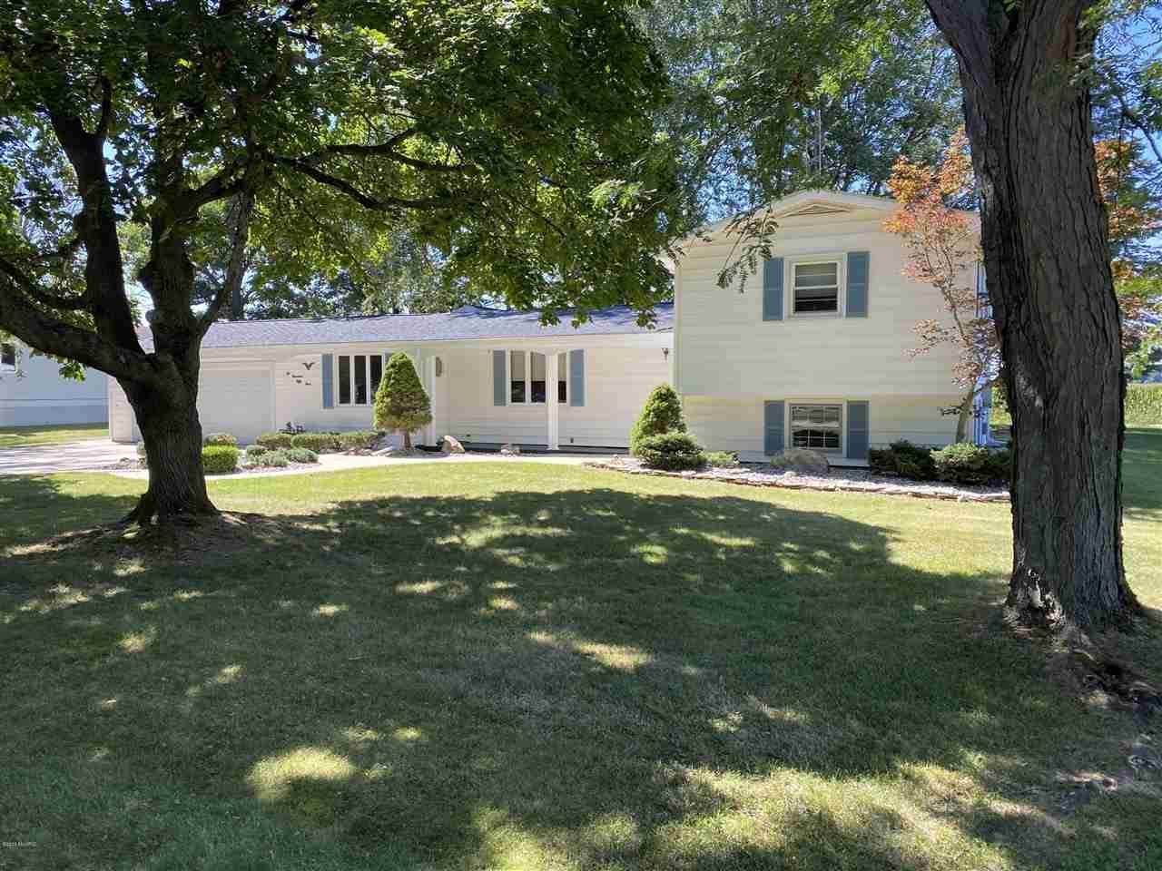 253 Mcmahon Drive - Photo 1