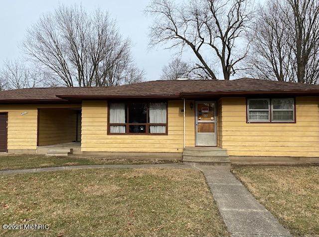 83 Clarke Avenue - Photo 1