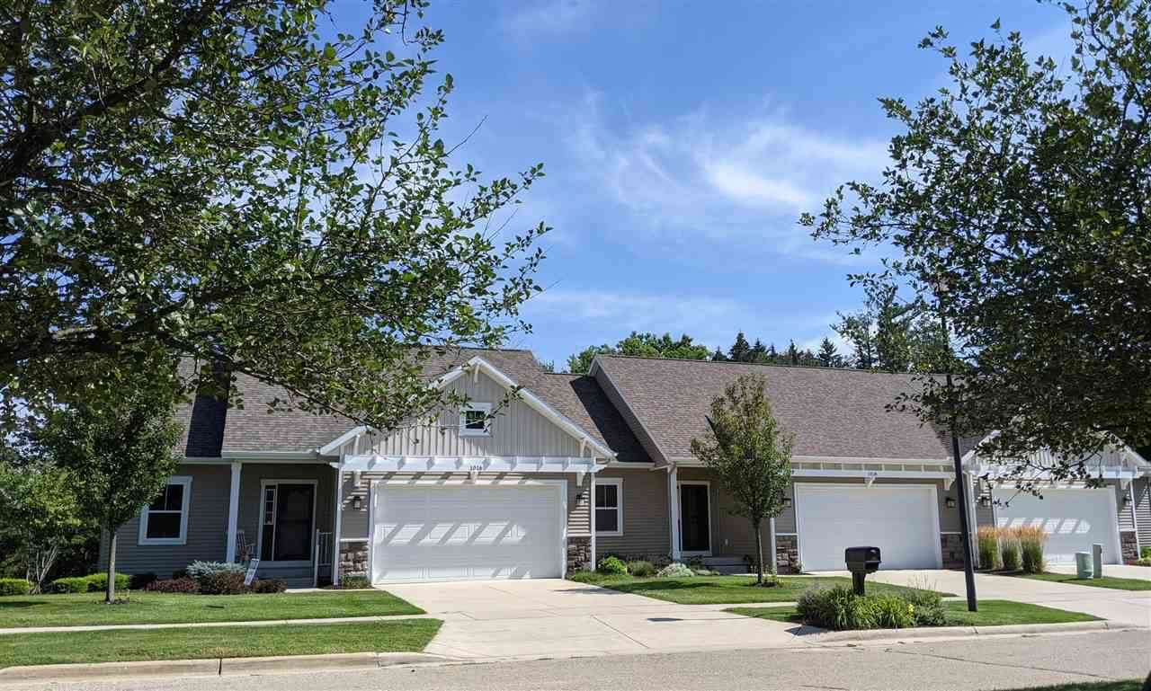 1034 Grosvenor Drive - Photo 1