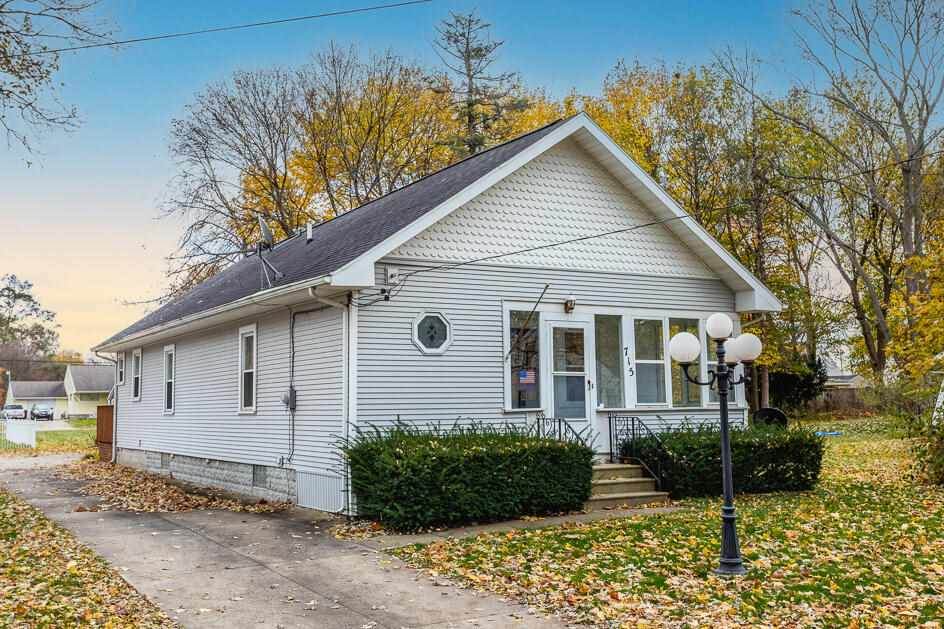 715 Bryant Avenue - Photo 1