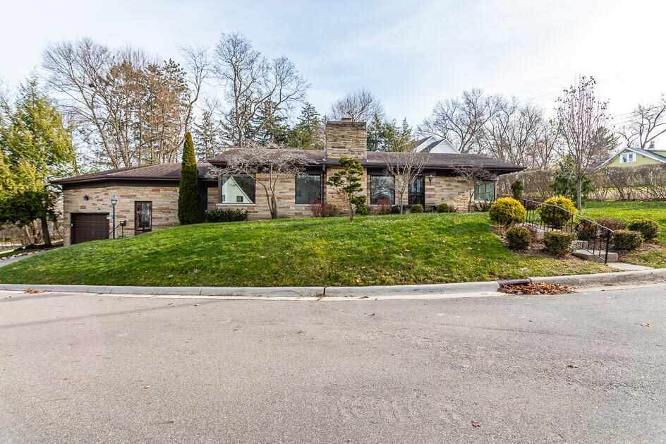 835 Oakridge Drive - Photo 1