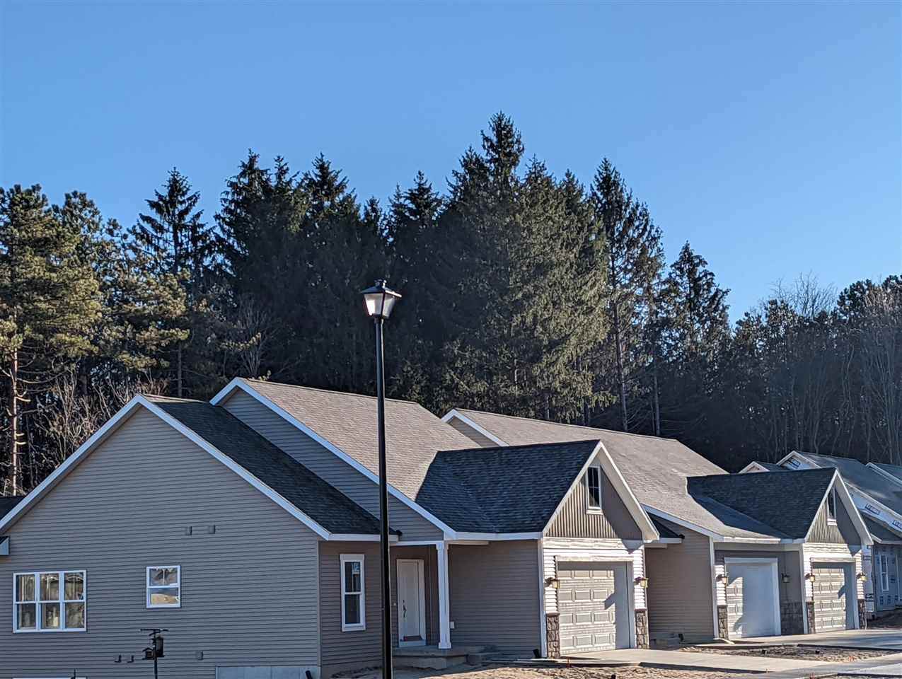 1036 Grosvenor Drive - Photo 1
