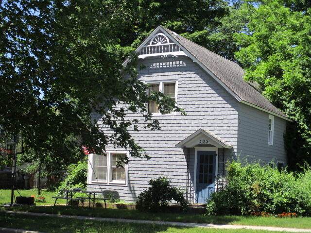 305 Robert Street - Photo 1