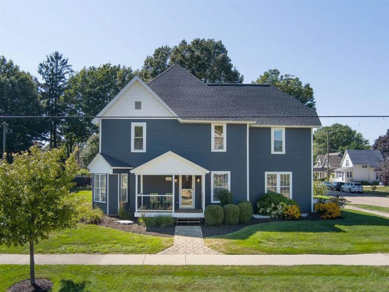 604 Indiana Avenue - Photo 1