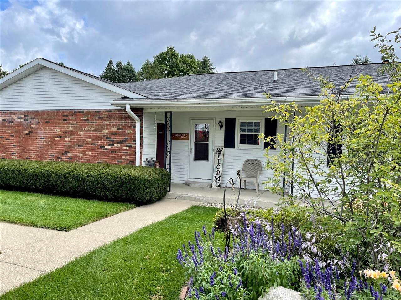 7428 Pine Grove Drive - Photo 1