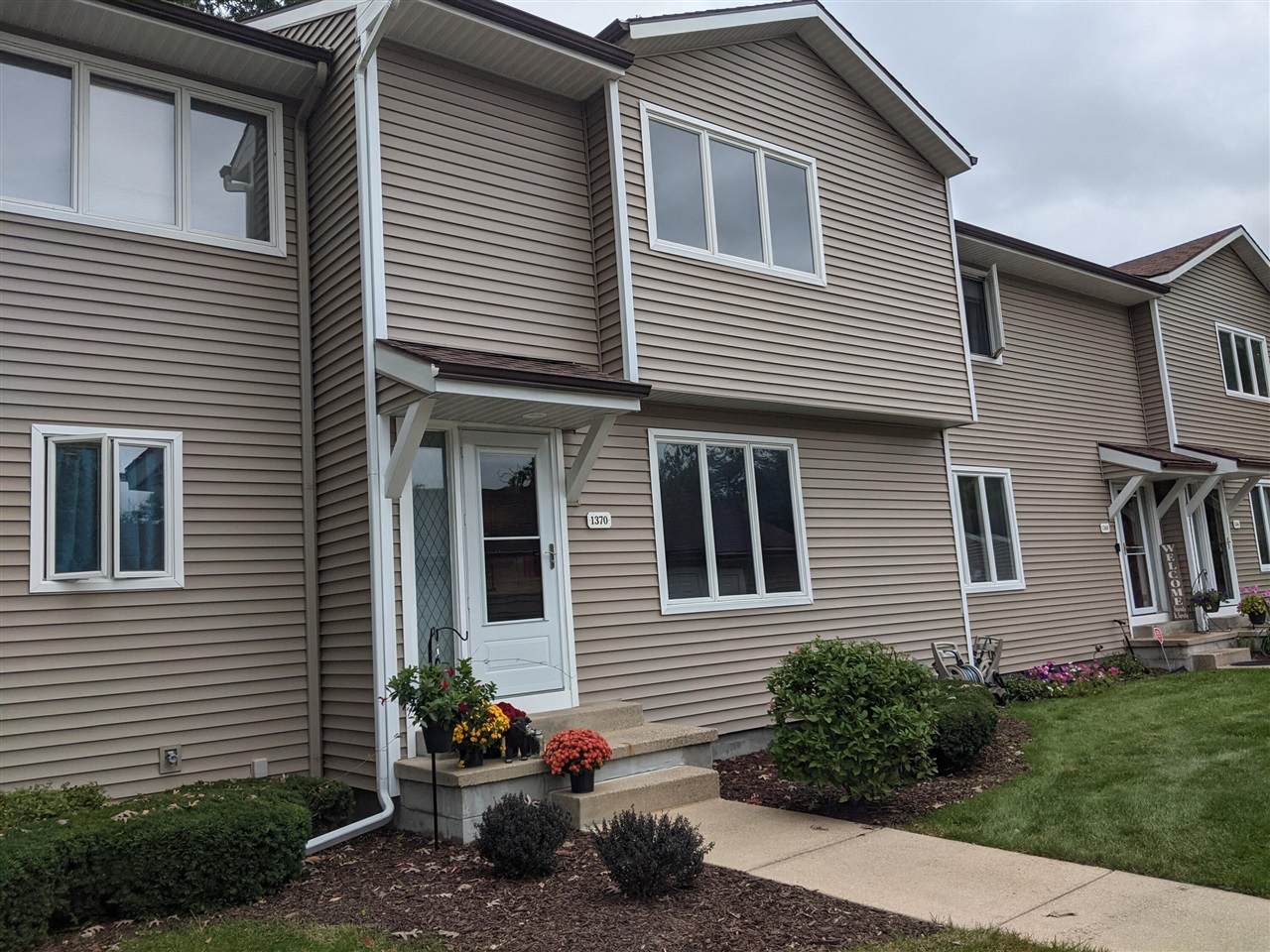 1370 Norton Avenue - Photo 1