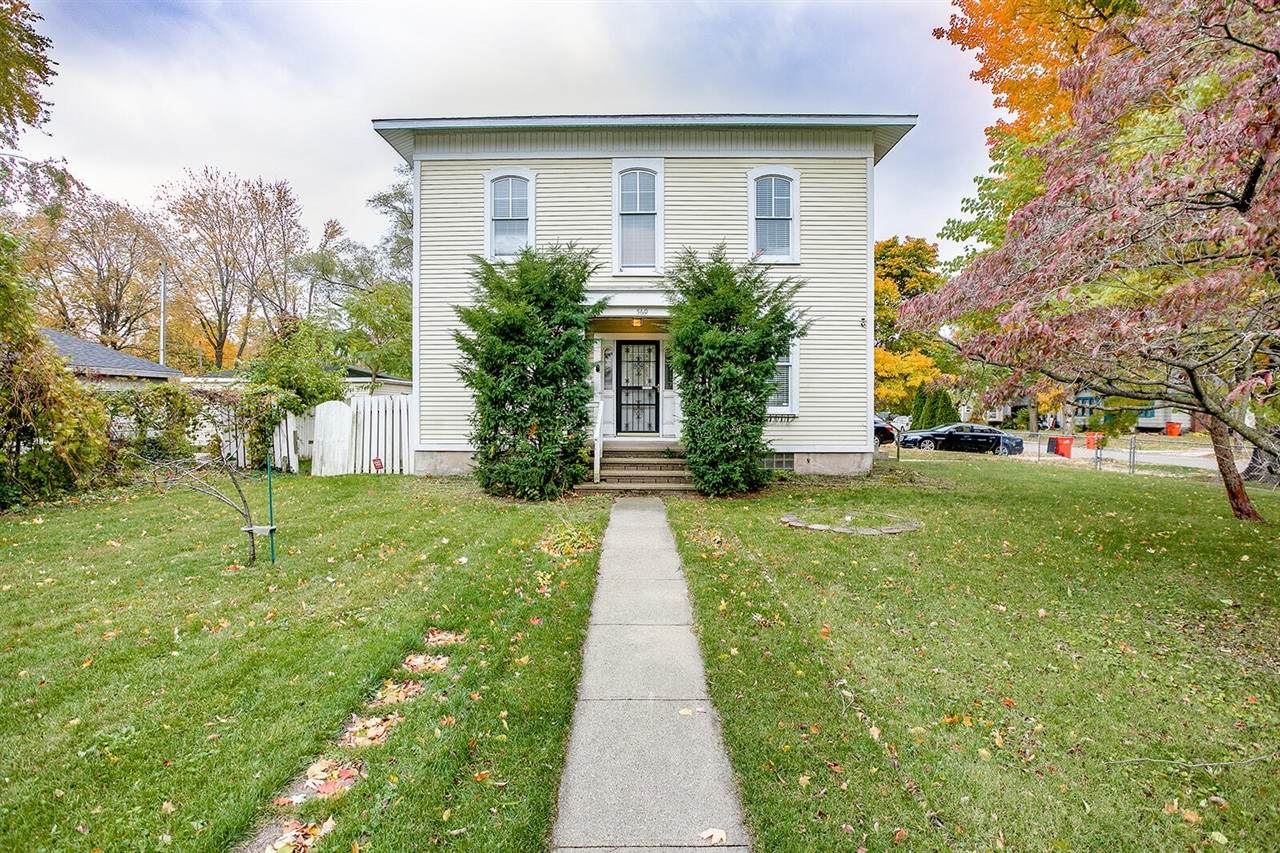 560 Empire Avenue - Photo 1