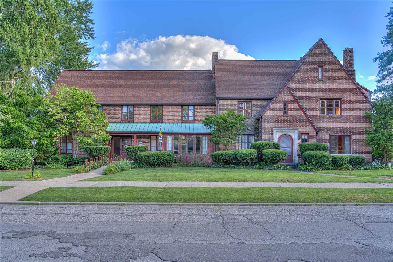 1013 Carlton Boulevard - Photo 1
