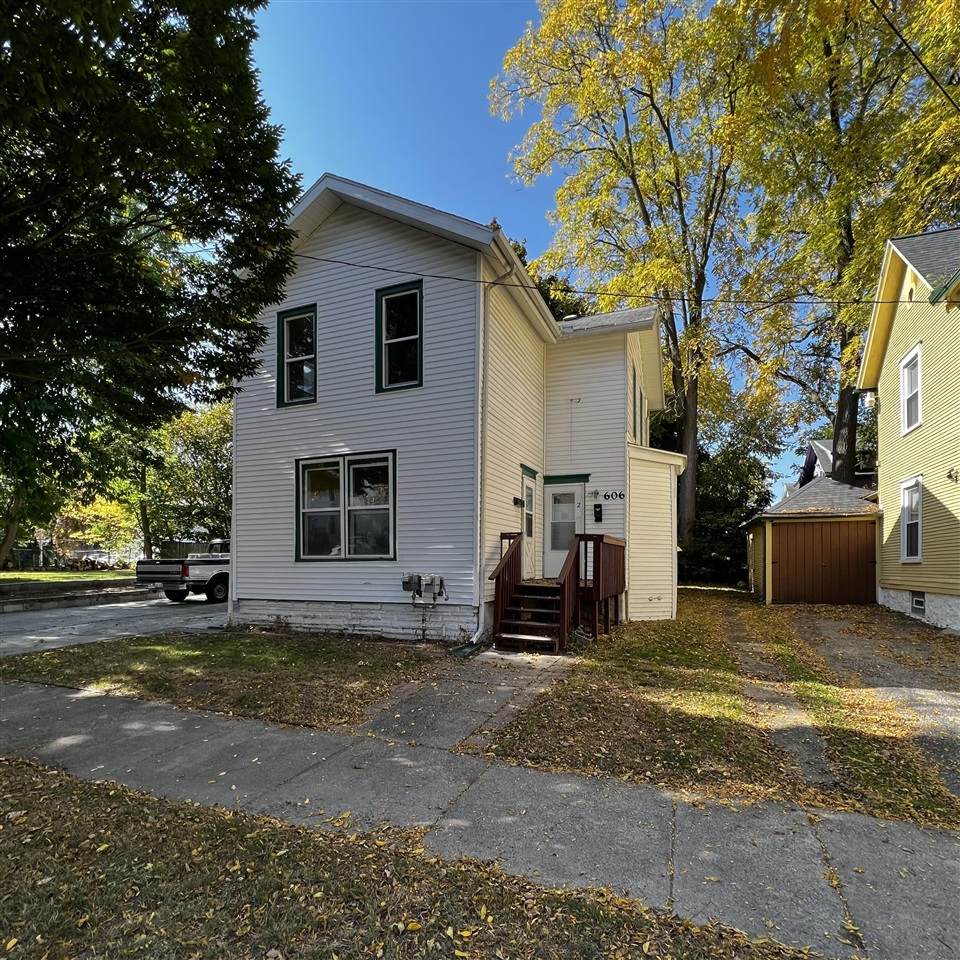 606 Blackstone Street - Photo 1