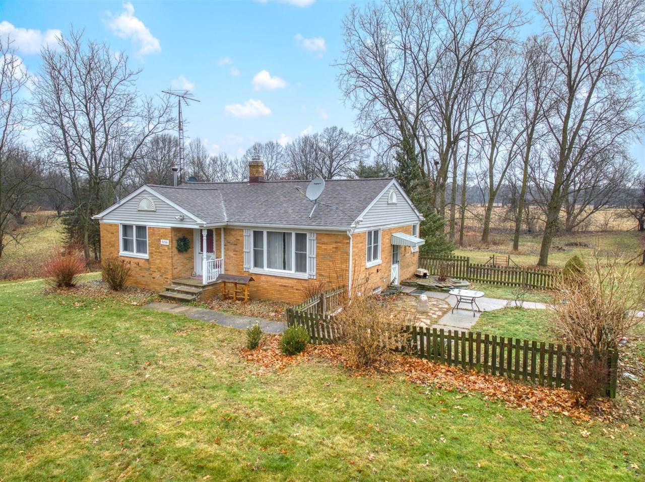 3230 Tygh Road - Photo 1