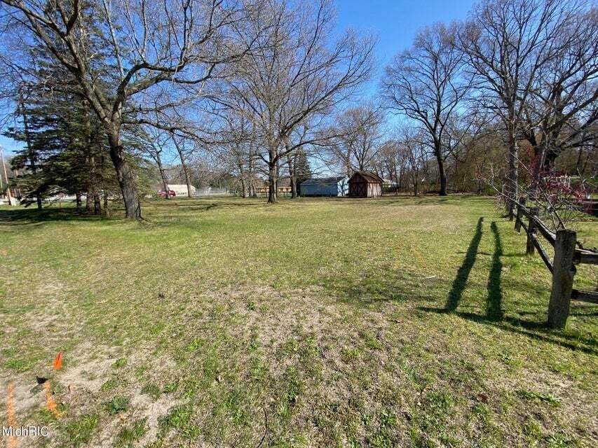 787 Giles - Photo 1