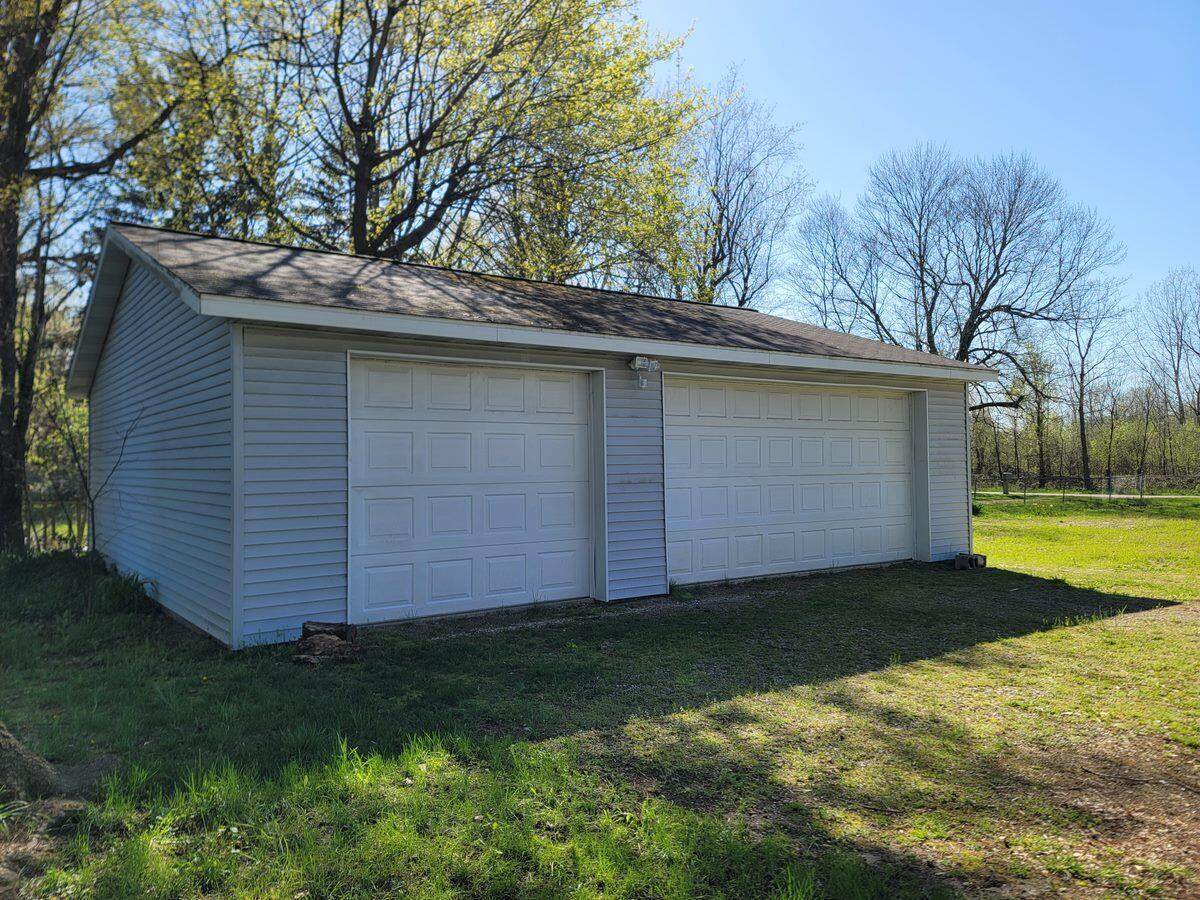 221 Thomas - Photo 1