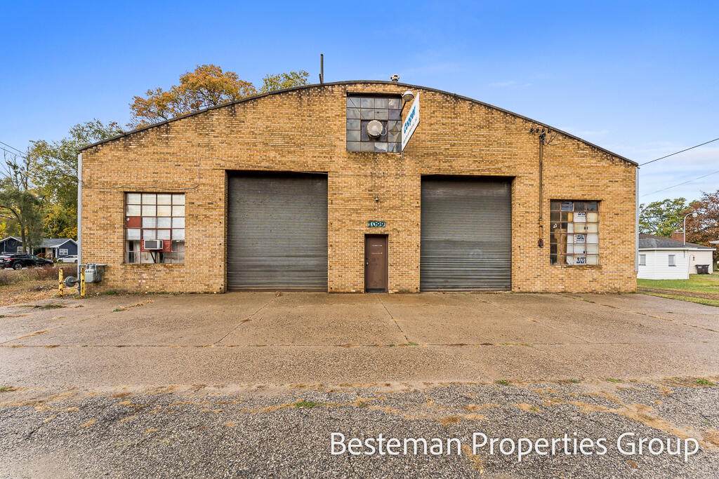 1099 Gordon - Photo 1