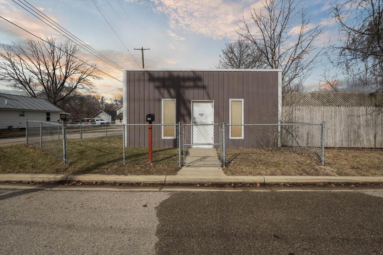901 Call - Photo 1