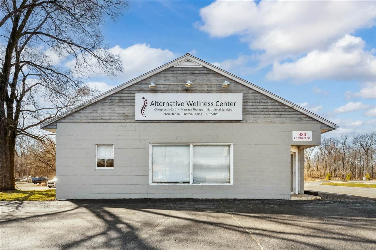 920 Lambert - Photo 1