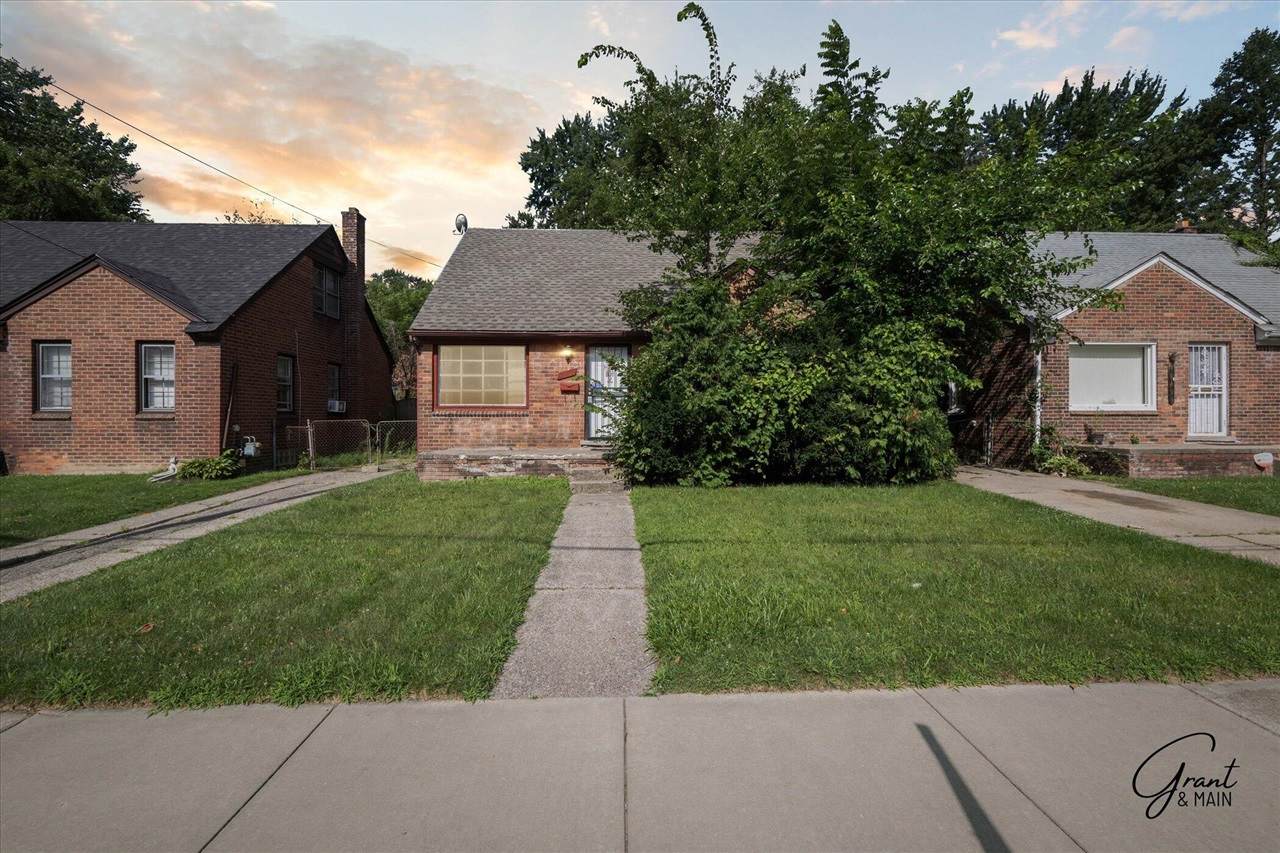 19401 Grandview - Photo 1