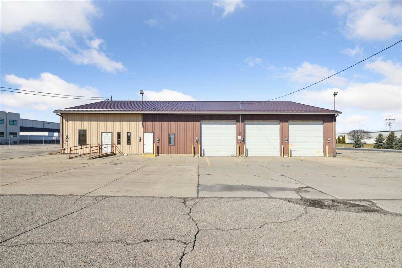 306 Walker - Photo 1