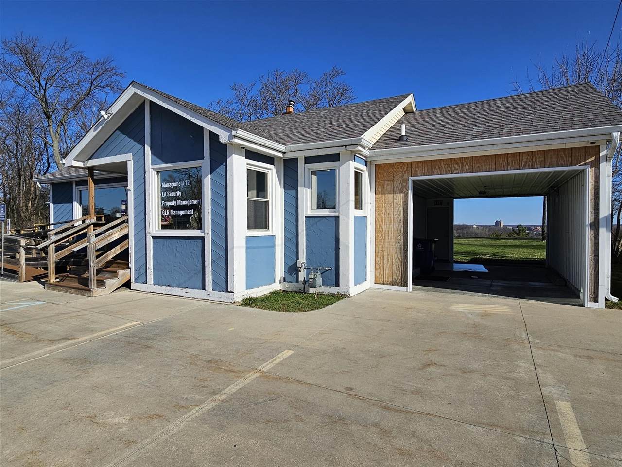 293 Columbia - Photo 1