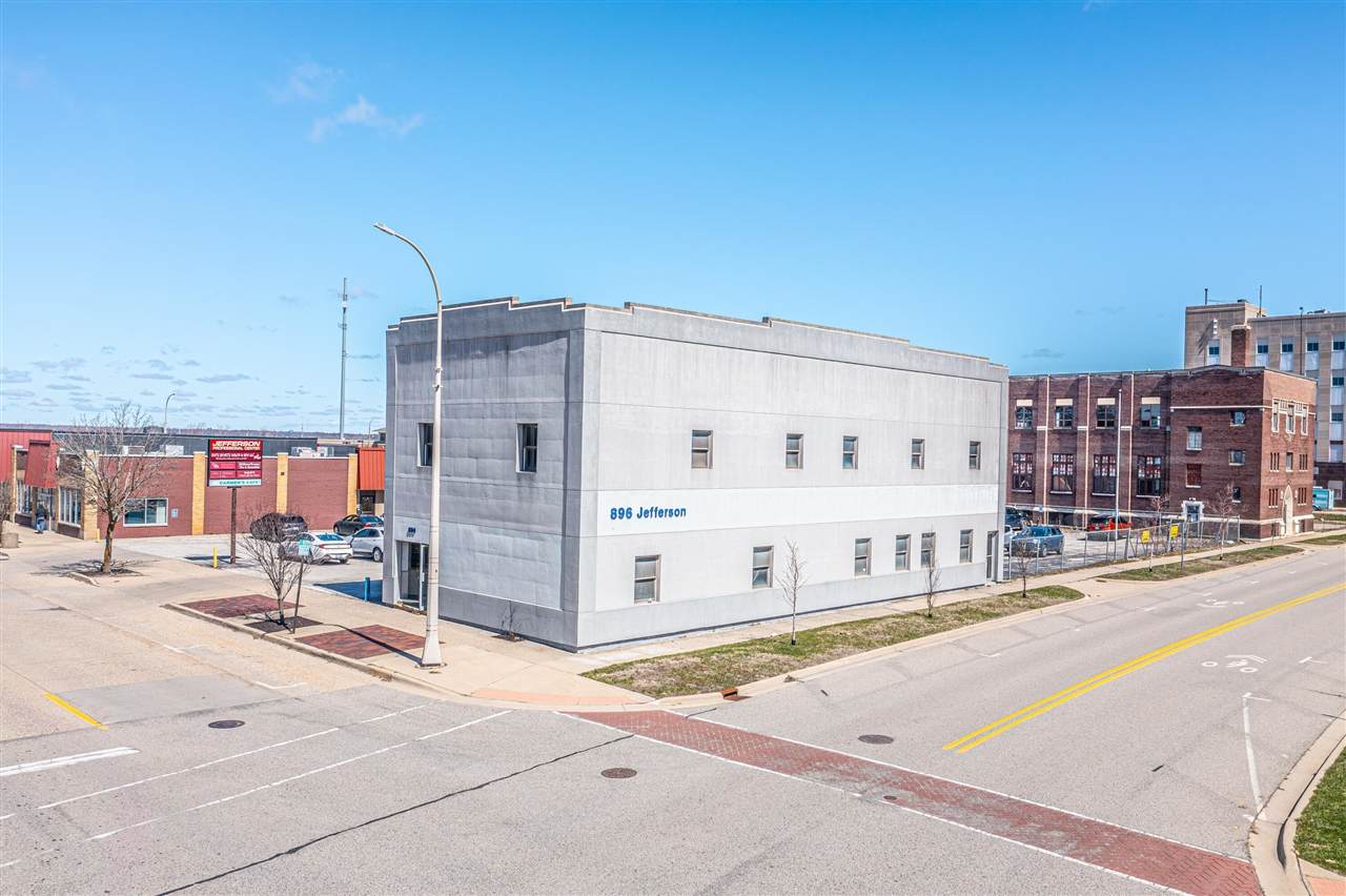 896 Jefferson - Photo 1