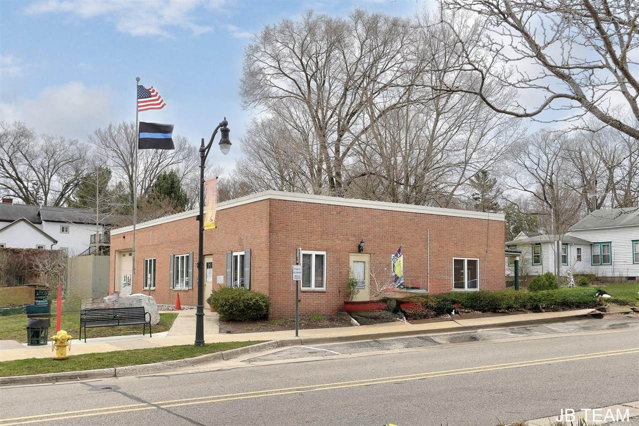 47 Center - Photo 1