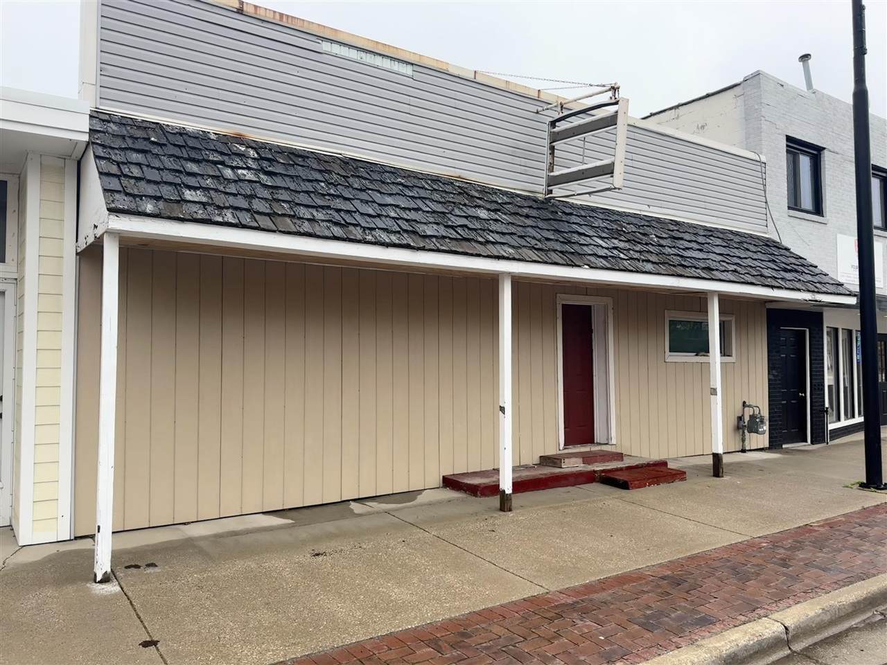 28 Main - Photo 1
