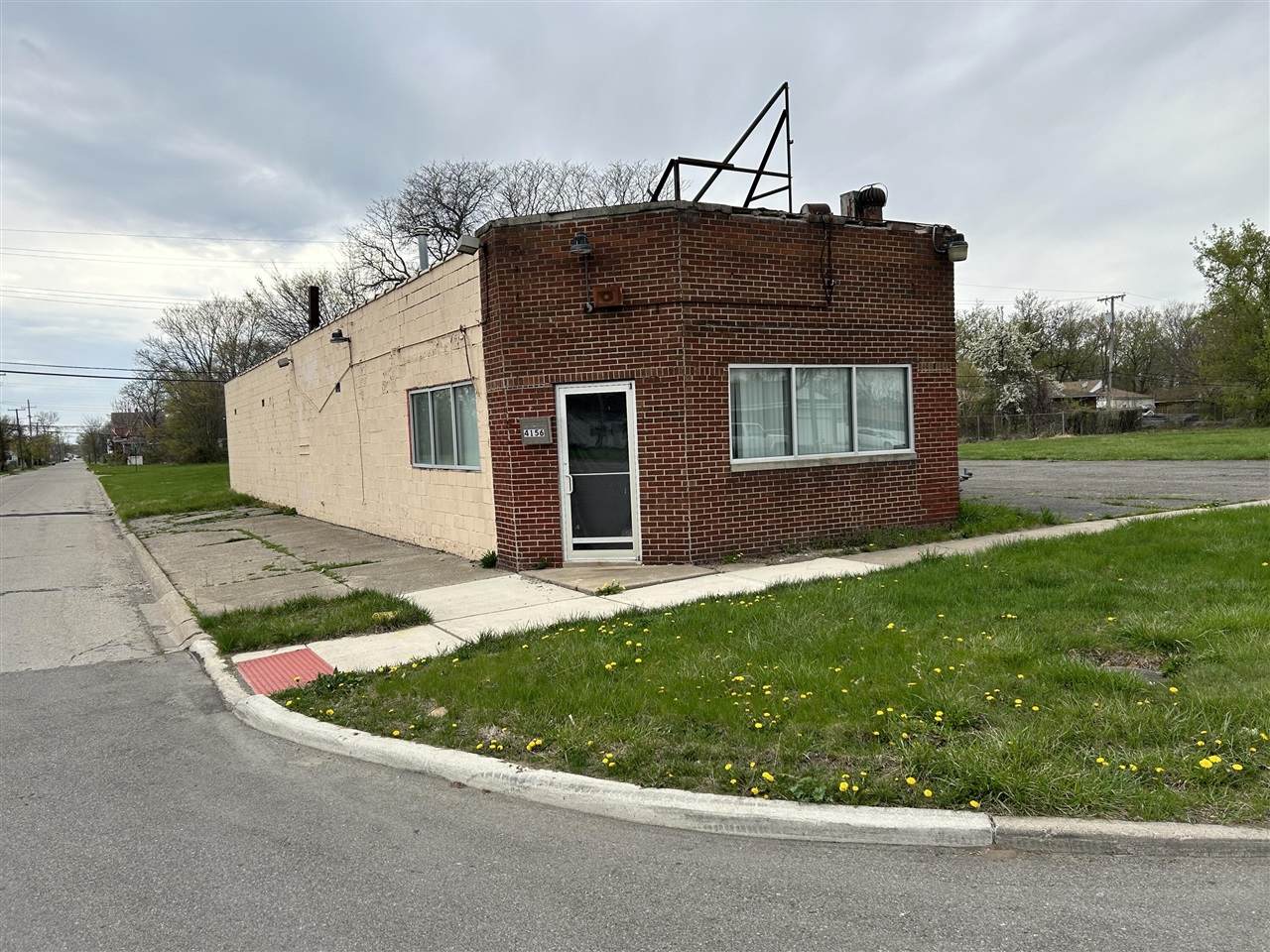 4156 Inkster - Photo 1