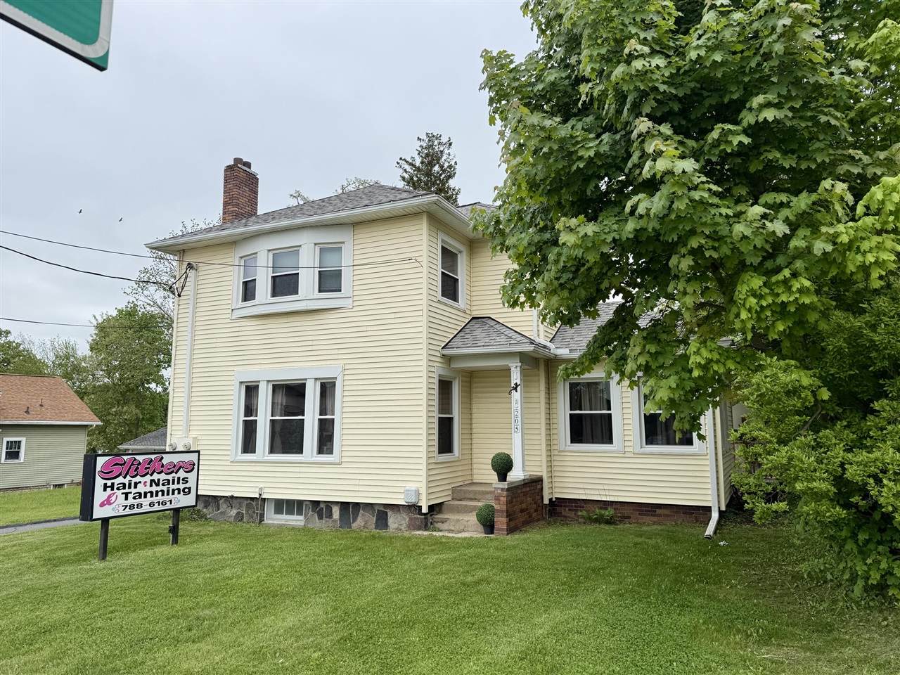 205 West - Photo 1