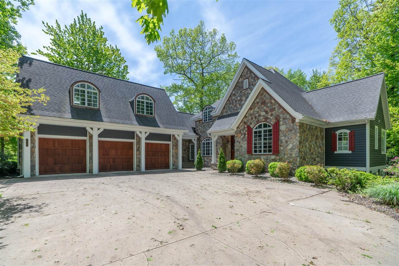 10543 Lakeshore - Photo 1