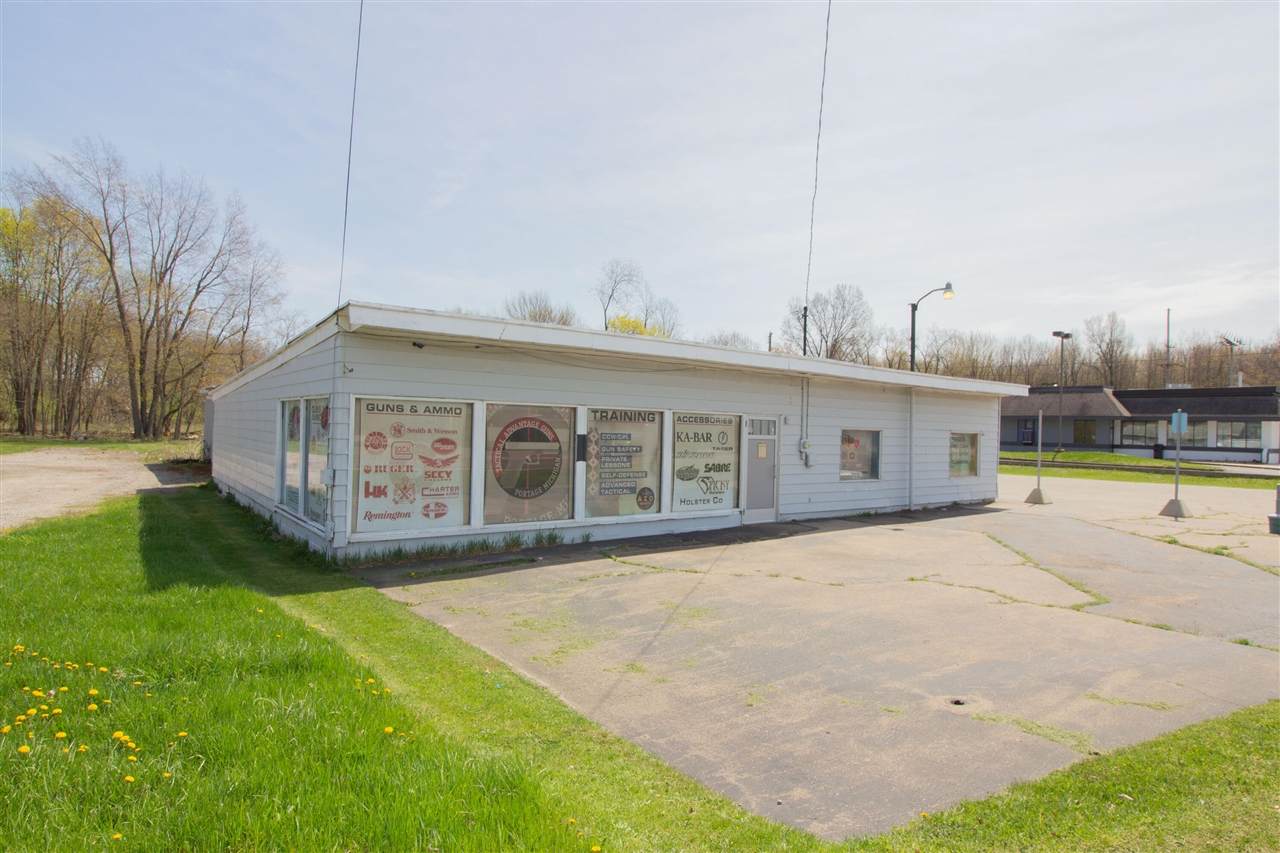 8139 Portage - Photo 1