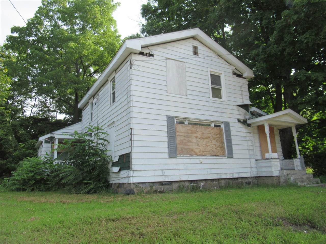 562 Van Buren - Photo 1