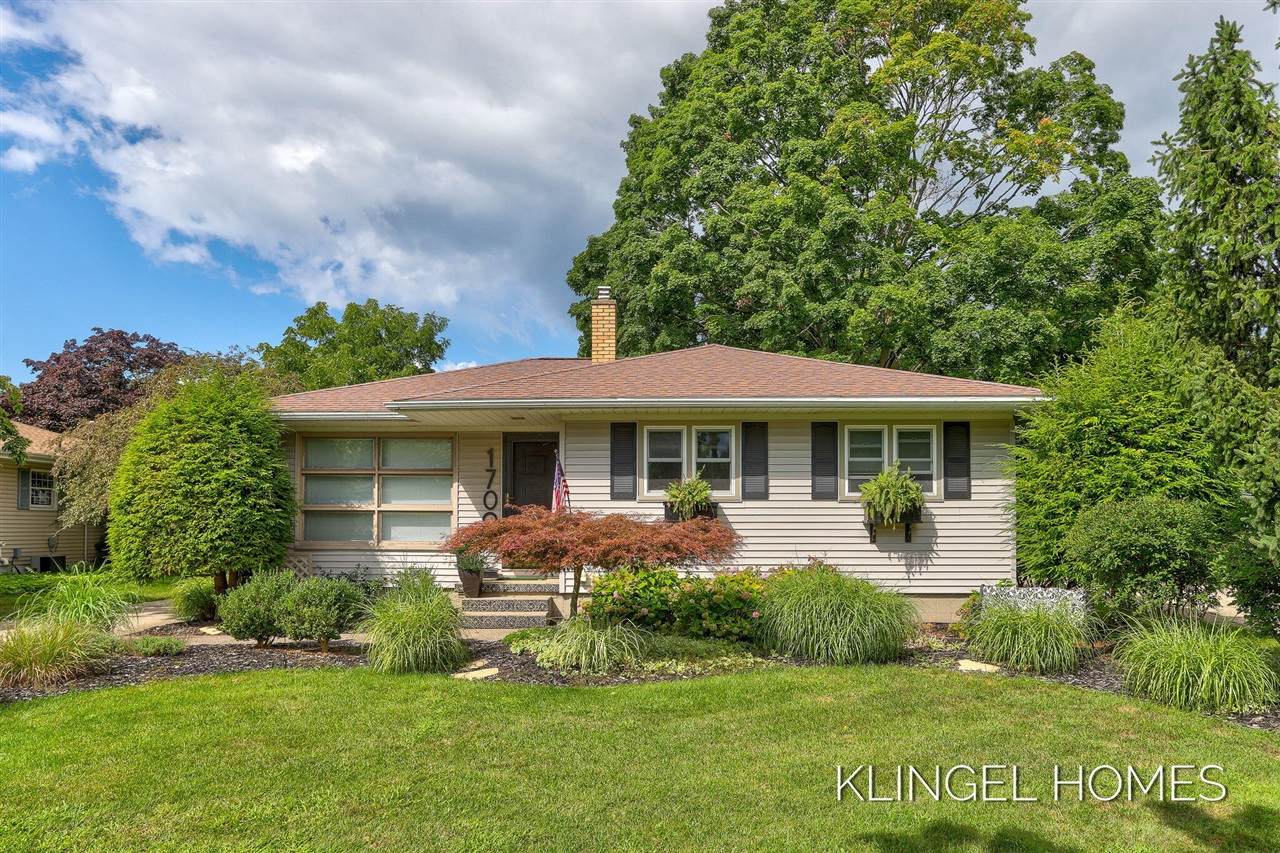 1709 Sheldon - Photo 1