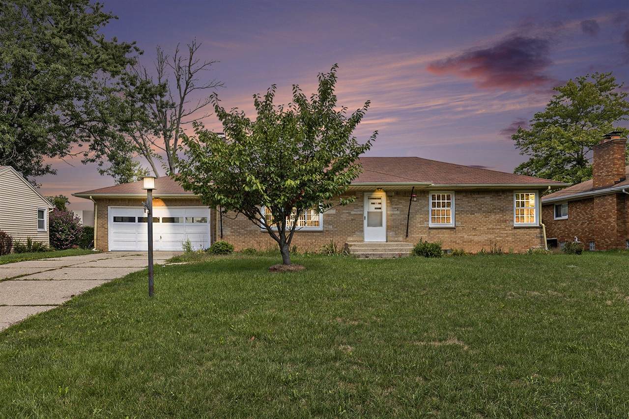 1675 Langley - Photo 1