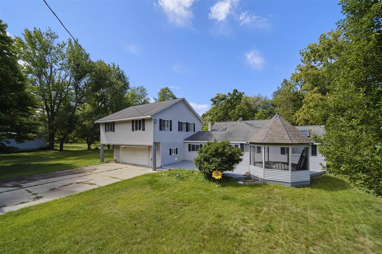 6665 Lakeshore - Photo 1