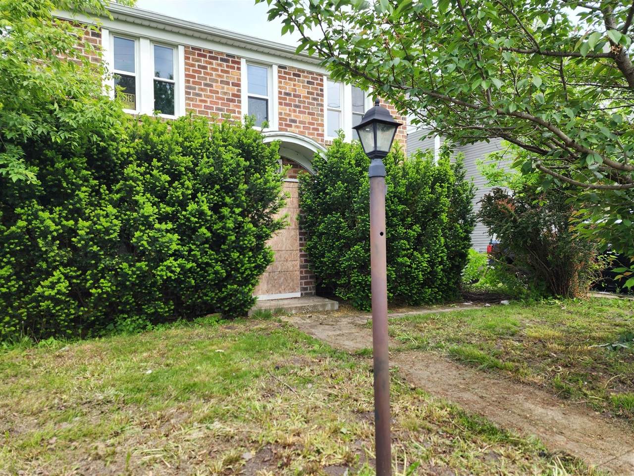 907 Russell - Photo 1