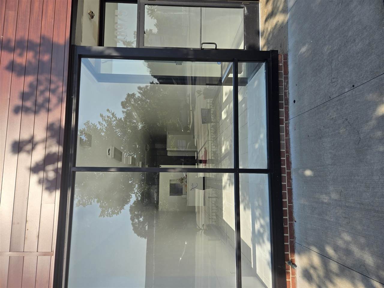 18975 Livernois - Photo 1