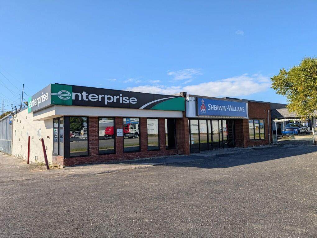 333 Dickman - Photo 1