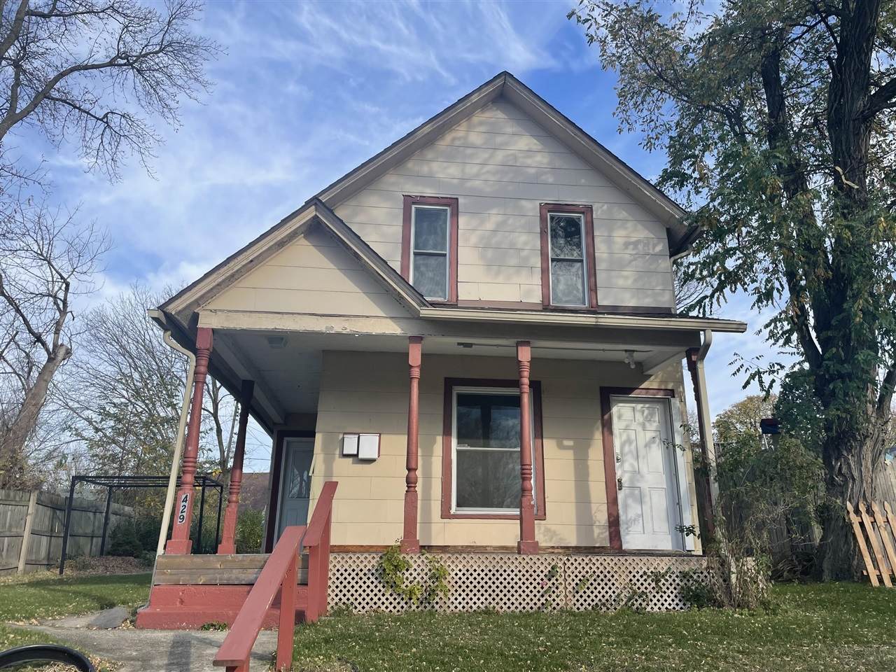 429 Shirley - Photo 1