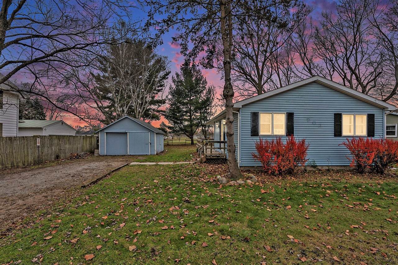 902 Millard - Photo 1