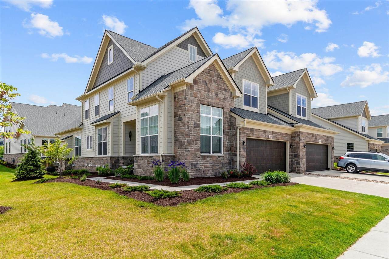 3093 Spurway - Photo 1