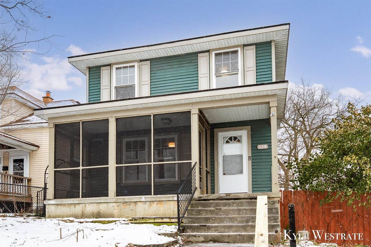 528 Woodlawn - Photo 1